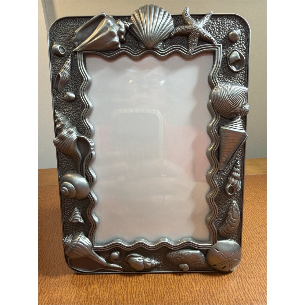 Vintage Seashell Malden 4x6 Picture Frame Silver Tone Free Stand Beach Theme